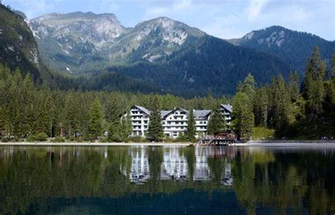 Hotel Pragser Wildsee In Lago Di Braies South Tyrol Italy Lake