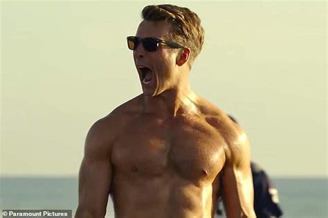 Top Gun Maverick Star Glen Powell Shows Off His Own Guns In Grey As He Hits Gym In West