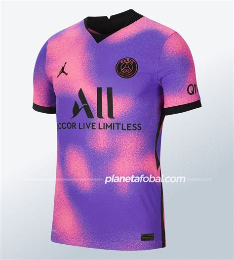 It is predominantly white with a large horizontal navy stripe which sit between two thin ones. Cuarta camiseta del PSG 2021 x Jordan