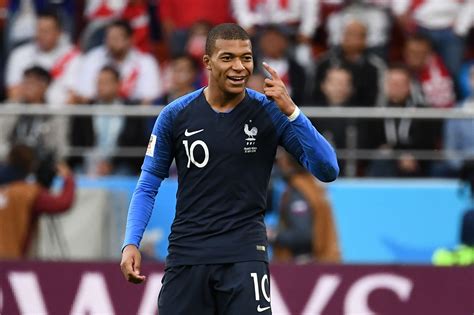 Mbappe Puts France in Last 16 as Feisty Peru Go Out | Majalla