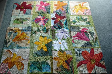 To make this fun and easy quilt:). Welsh Quilts: Pieced Flowers and Vegetables Quilts