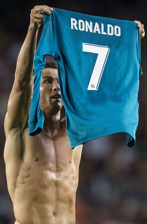 La “vengativa” Imitación De Cristiano Ronaldo Sobre Messi El Diario Ny
