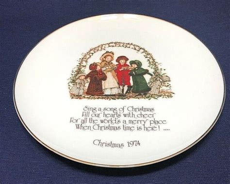 holly hobbie 10 5 porcelain decorative plate christmas 1974 merry carolers ebay
