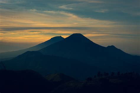 Jarak dari tempat wisata sejarah sebelumnya hanya 450 meter, atau sekitar dua menit perjalanan naik mobil. Masak Di Gunung Malam Hari / 5 Wisata Kuliner Yogya Di ...