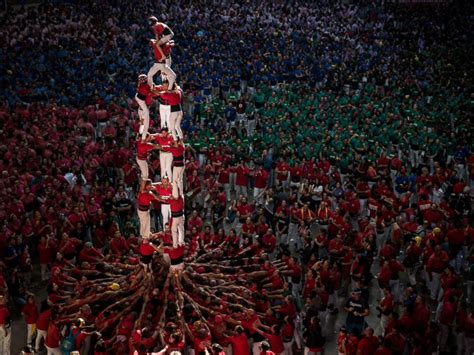 Stunning Pictures Show Catalonias Human Towers A Biannual Historic