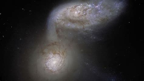 Hubble La Fusion De 2 Galaxies Spirales Capturée Par Le Télescope VidÉo