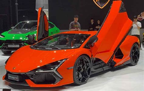 Lamborghini Unveils Its First Plug In Hybrid The Revuelto Auto World