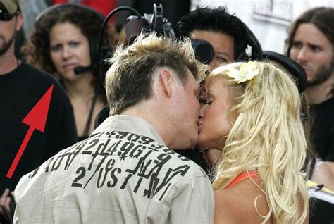 This Woman S Face Watching Nick Carter And Paris Hilton Make Out Celebrity Couples Nick