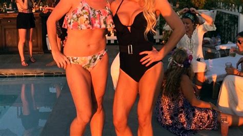 Jessica Simpson Flaunts Cleavage Amazing Legs In Sexy Bathing Suit