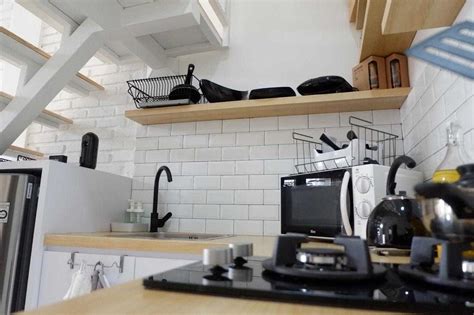 Seperti pintu yang sudah tidak menggunakan handle lagi. Project Dapur Minimalis desain arsitek oleh Saiagi ...