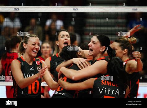 pasay philippines 22nd oct 2016 eczacibasi vitra istanbul beat vakifbank istanbul 3 sets to