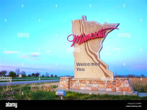 Minnesota Welcomes You Sign At The State Border Stock Photo Alamy