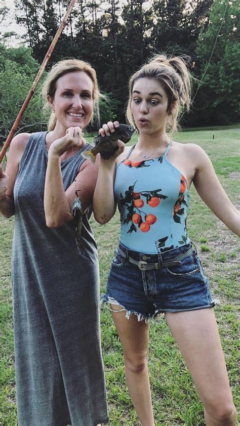sexy mother and daughter sadierobertson sexy mother everyday outfits sadie robertson
