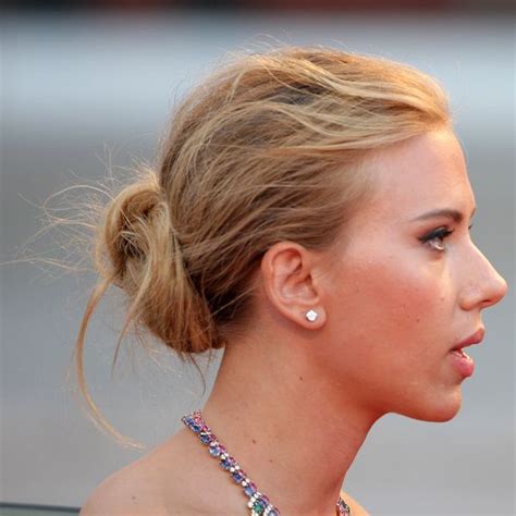 Scarlett Johansson Messy Bun Beautyeditor Ca 2013 09 05 Winged