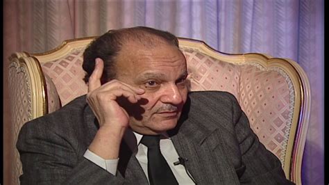 طارق عبد الفتاح سليم البشري قاضي متقاعد ومفكر مصري، شغل منصب النائب الأول السابق لرئيس مجلس الدولة المصري ورئيسا للجمعية العمومية لقسمي الفتوى والتشريع عدة سنوات. مقابلة طارق البشري مع محمد رضا نصرالله في برنامج (هذا هو ...