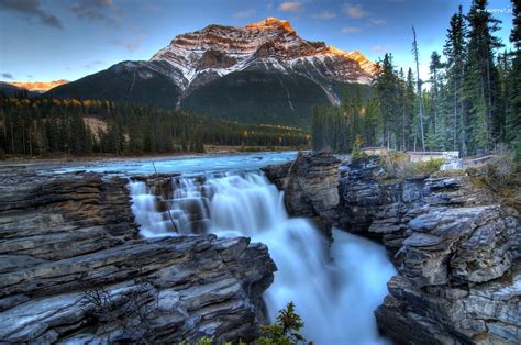 Park Narodowy Jasper Wodospad Athabasca Falls Prowincja Alberta Góry