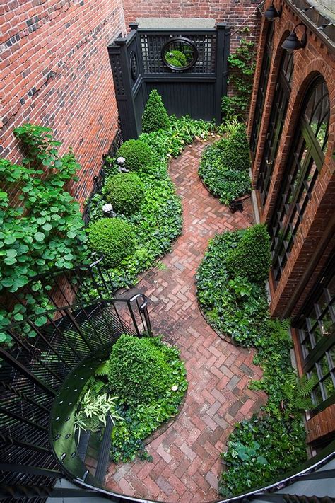Inspiring Small Courtyard Garden Design For Your House