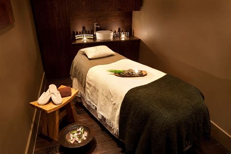 Salon Beauty Room Google Search Massage Room Decor Massage Therapy Rooms Spa Room Decor Spa