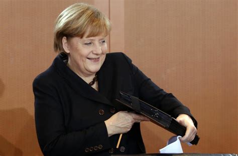 Merkel Ser Behov For å Endre Eu Traktaten