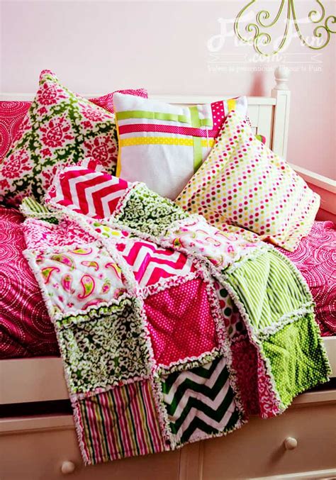 Here you may to know how to hand quilt faster. How to make a rag quilt (easy beginner's guide) ♥ Fleece Fun
