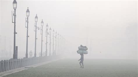 Haze Covers Delhi Skies As Air Quality Remains ‘very Poor Minimum Temperature Settles At 8°c