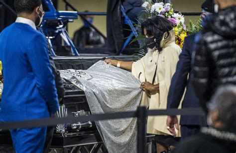 James Brown S Emcee Gets Funeral Sendoff With Shiny Cape AP News