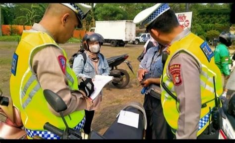 Baru Berlaku Sehari Polisi Kembali Hentikan Tilang Uji Emisi Di Jakarta Indoposco