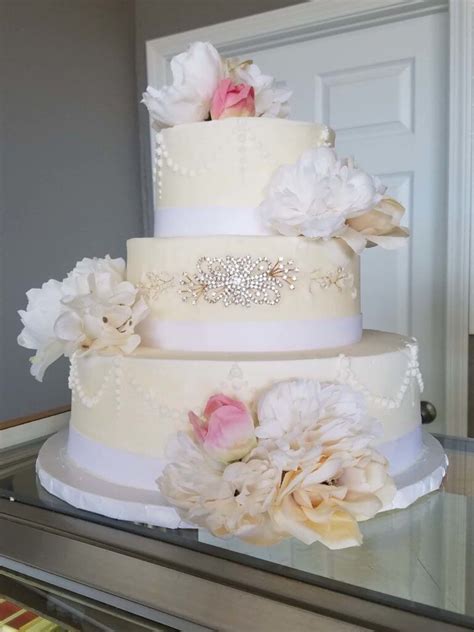 wedding cake with flowers wedding cakes minneapolis bakery farmington bakery
