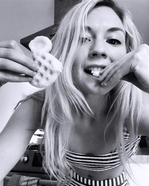 Emily Kinney So Cute On Selfie Like A 20yo Girl 39 Photos Fappening