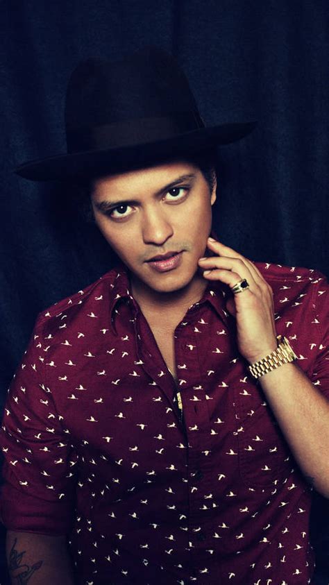 Download Alluring And Sexy Bruno Mars Wallpaper