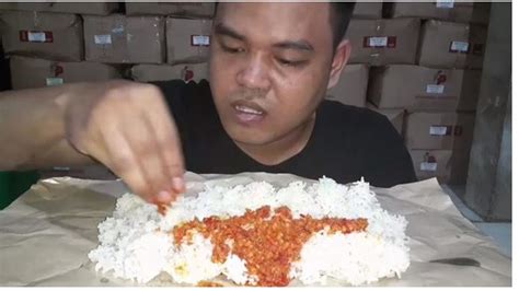 Viral Aksi Kuli Bangunan Mukbang Dengan Menu Sederhana Makan Nasi Dan My Xxx Hot Girl