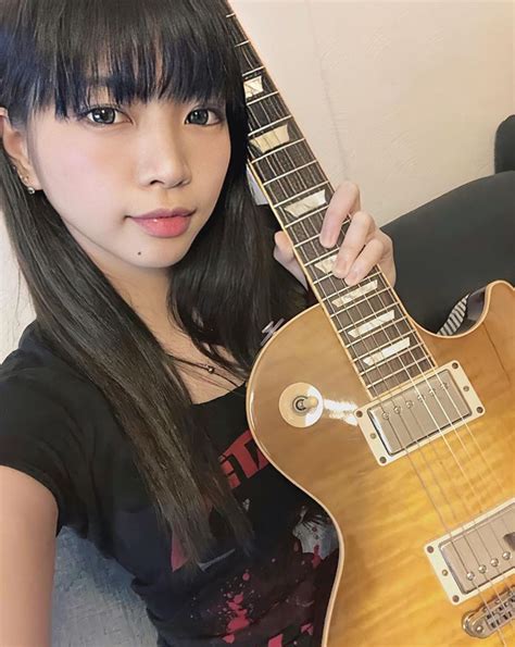 Pin By Janne Ha On Female Guitarists Female Guitarist Miyako Guitarist