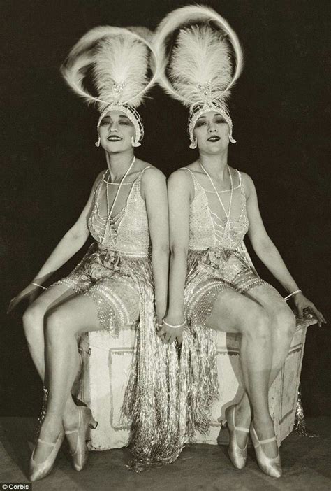 37 Vintage Portrait Photos Of The Dolly Sisters Scandalous Vaudeville Performers From The Jazz