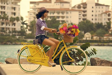 Coffee Bikes Fotografía Creativa en el Ciclismo Life Style Mulheres