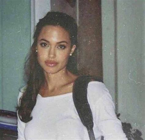 This is a fan account only. Angelina Jolie in the 90s #vintage Angelina Jolie in the ...