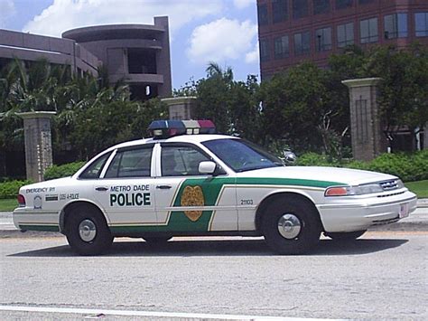 Lists various repairs and modifications to my 1998 ford crown victoria police interceptor. Ford Crown Victoria Police Interceptor - Wikipedia