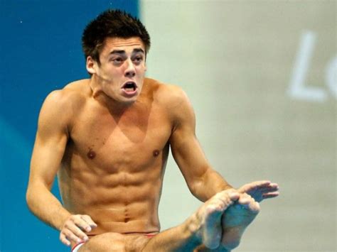 15 Photos Of Olympic Divers Faces Show Incredible Effort