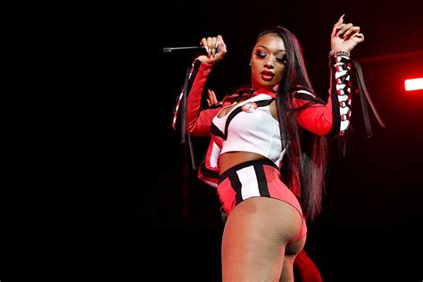 Meg The Stallion Says She S Okay After Getting Shot In The Foot IHeart