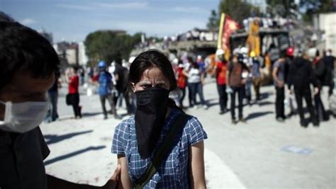 Turquie Des Milliers De Manifestants De Retour Sur La Place Taksim D