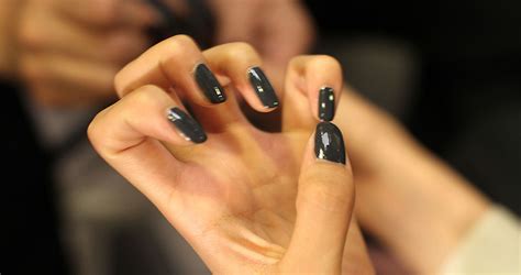How to do your own acrylic nails at home. At home vs. in the salon: removing gel and acrylic nails - The Treatment Files