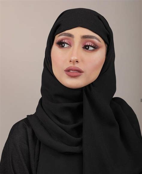 Pin By Sumaiya Khan On Hijab Black Hijab Beautiful Hijab Hijab