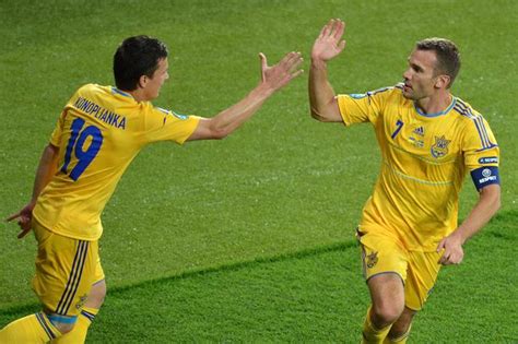 Przegląd sportowy piłka nożna euro 2012. Ukraina - Szwecja wynik 2:1, oceny po meczu. Kto bohaterem ...