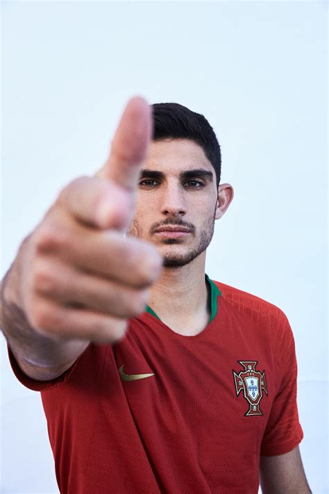 Zu jedem großen turnier wie der weltmeisterschaft oder der europameisterschaft warten wir gespannt auf die neuen fußballtrikots. Portugal WM 2018 Heimtrikot veröffentlicht - Nur Fussball