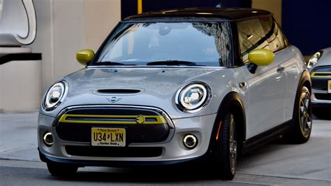 2020 Mini Cooper Se Electric First Drive Review Blast From The Recent Past