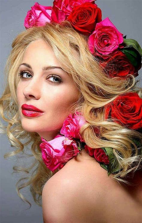 Pin By Lize Grobler On Women With Flowers ⚜️ ♠️ ⚜️ Her Hair Women