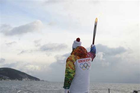 Sochi Olympic Flame Dives Into World Largest Freshwater Lake 1