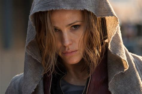 Peppermint is a 2018 american action thriller directed by pierre morel and starring jennifer garner as riley north, an ordinary working mother whose family is murdered by gangsters and the perpetrators subsequently released by the authorities. Jennifer Garner este imbatabilă în „Peppermint: Gustul ...
