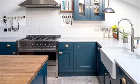 Explore kitchen cabinets at howdens. Hague Blue Shaker Kitchen - Chidingfold Kitchens