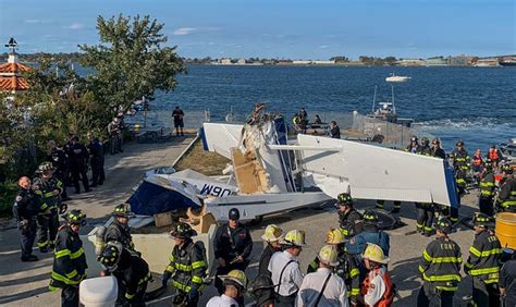 Seaplane Crashes Into New York City Pier 1 Dead 2 Hurt