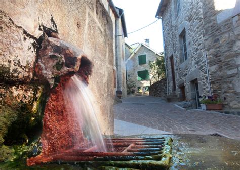 Most employers require supervisors and managers to complete annual performance reviews of the workers who report to them. Chaudes-Aigues, cité thermale | Auvergne Destination Volcans